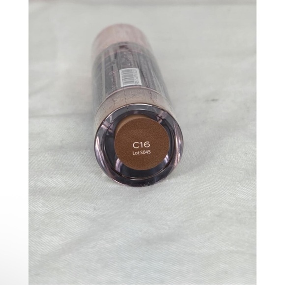 C16 | Revolution Conceal & Define Infinite Longwear Concealer - Picture 2 of 3